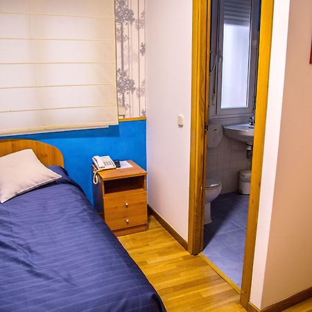 Hostal Montaloya Мадрид Екстериор снимка