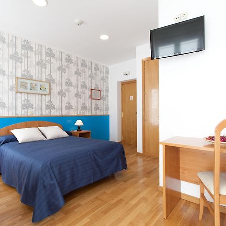 Hostal Montaloya Мадрид Екстериор снимка