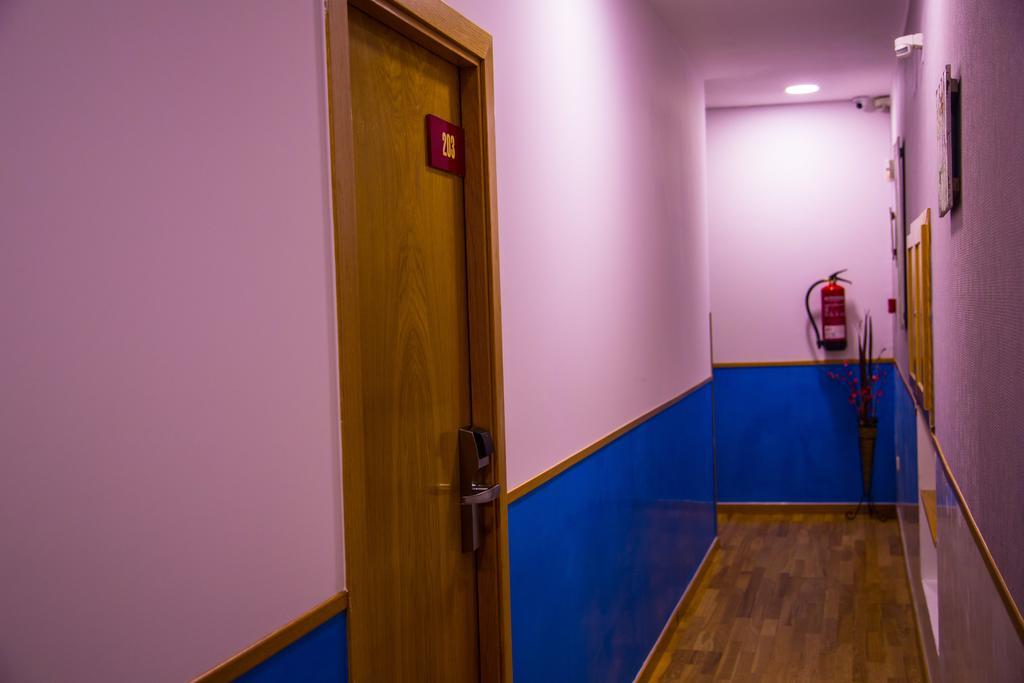 Hostal Montaloya Мадрид Екстериор снимка