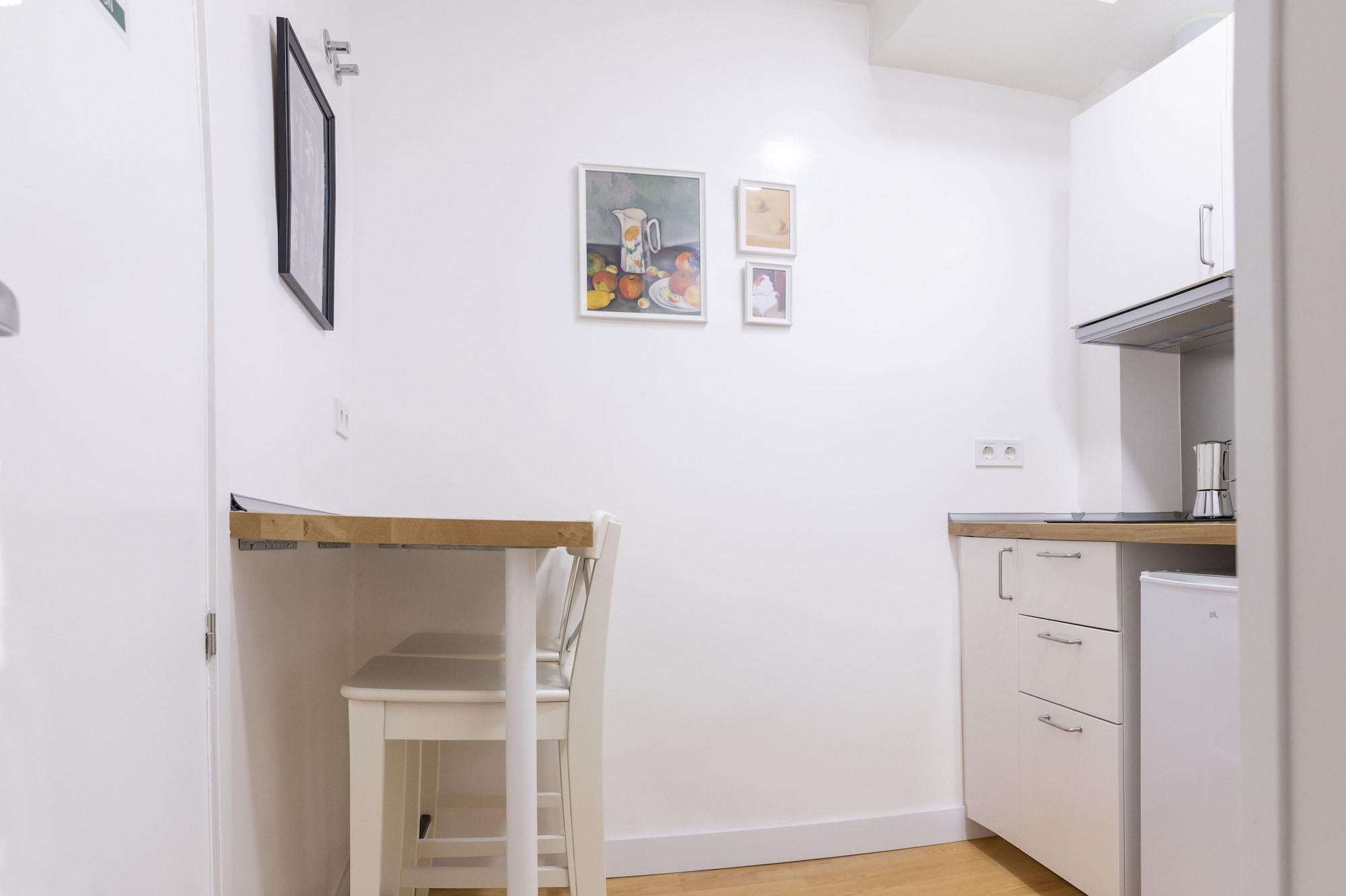 Hostal Montaloya Мадрид Екстериор снимка