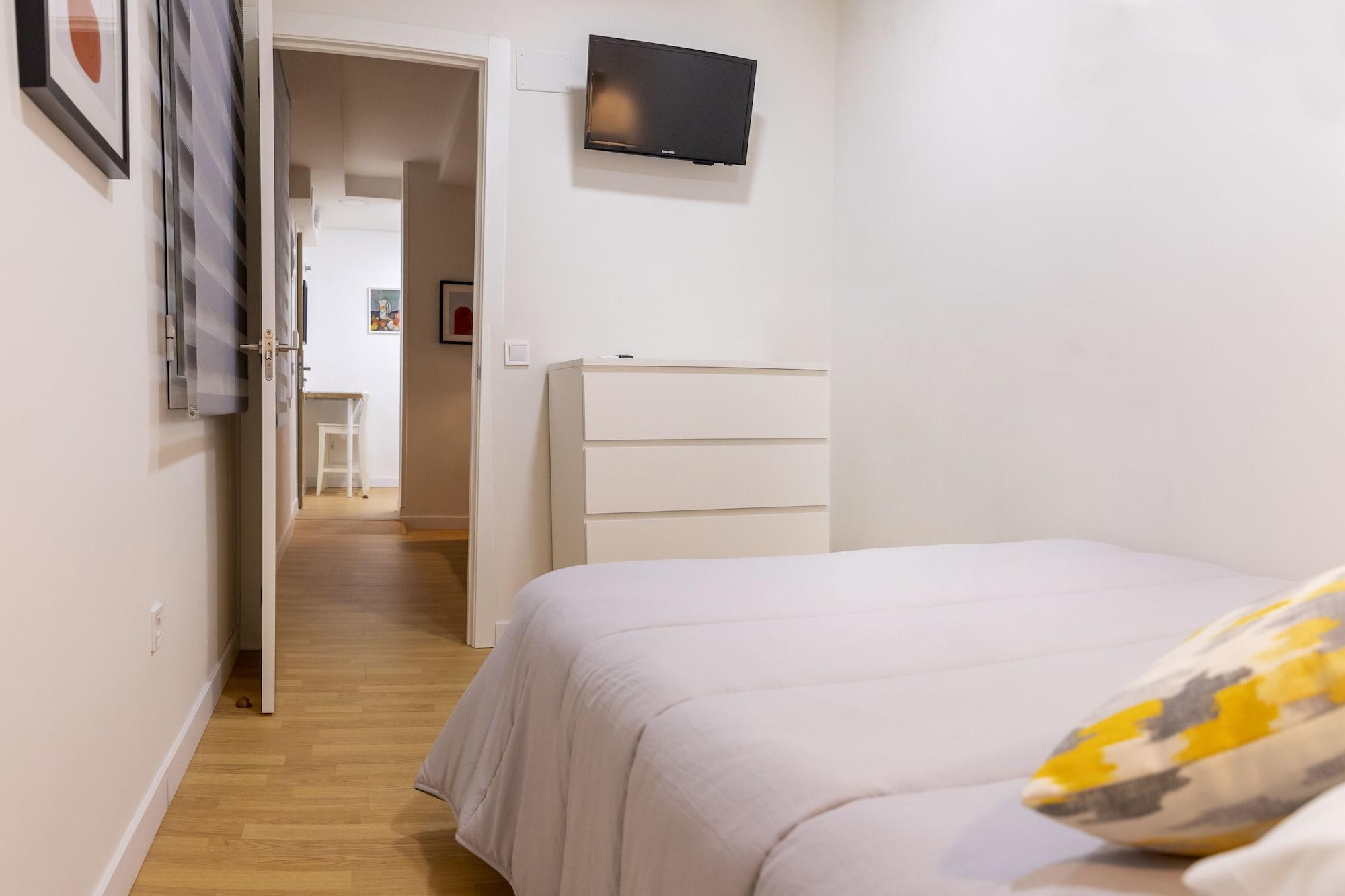 Hostal Montaloya Мадрид Екстериор снимка