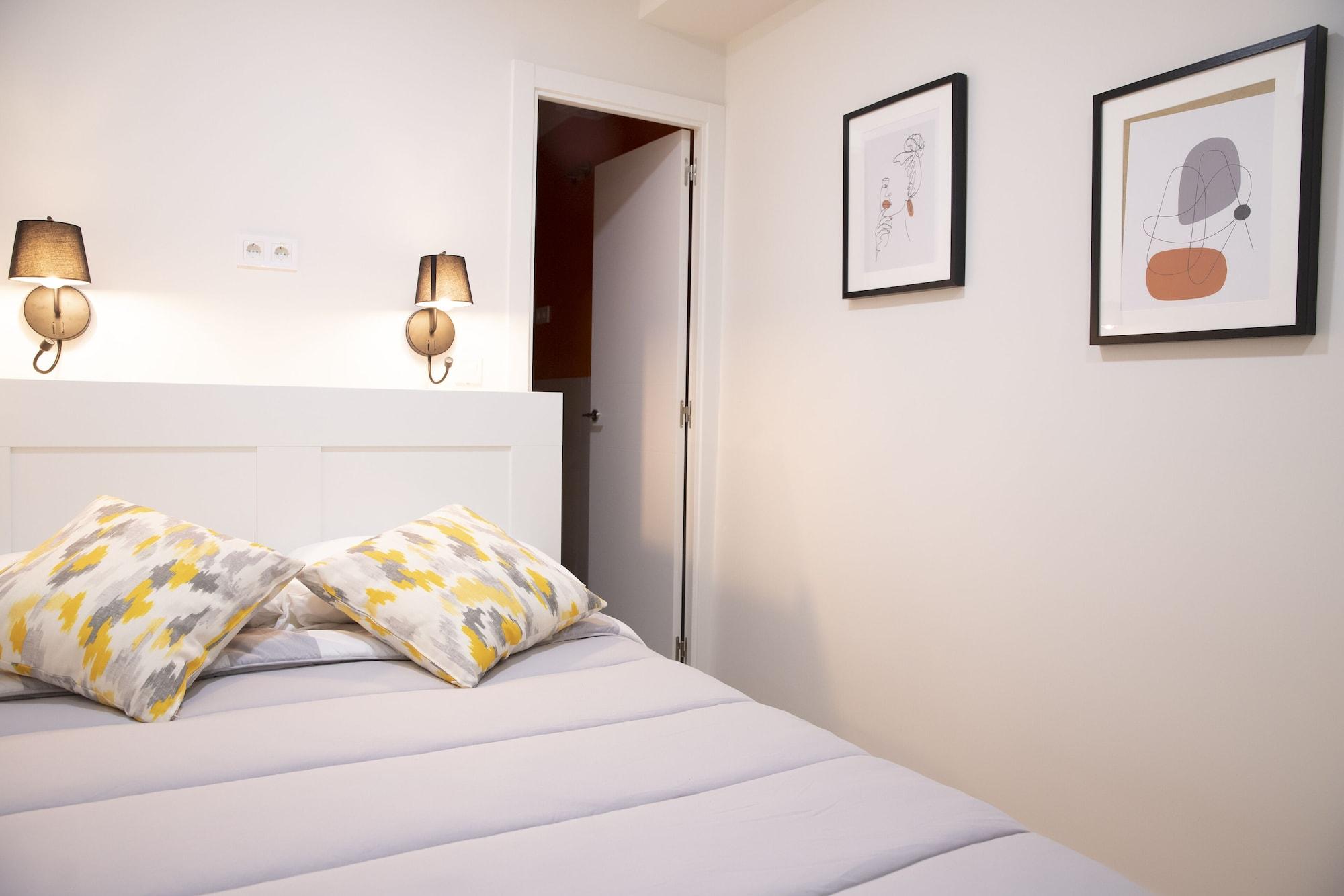 Hostal Montaloya Мадрид Екстериор снимка