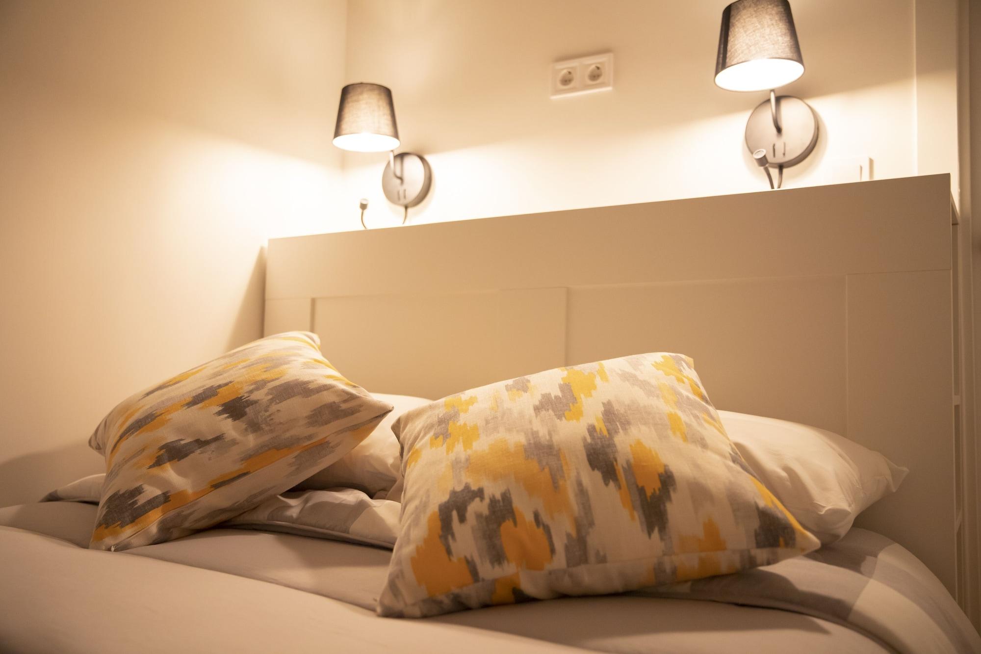 Hostal Montaloya Мадрид Екстериор снимка
