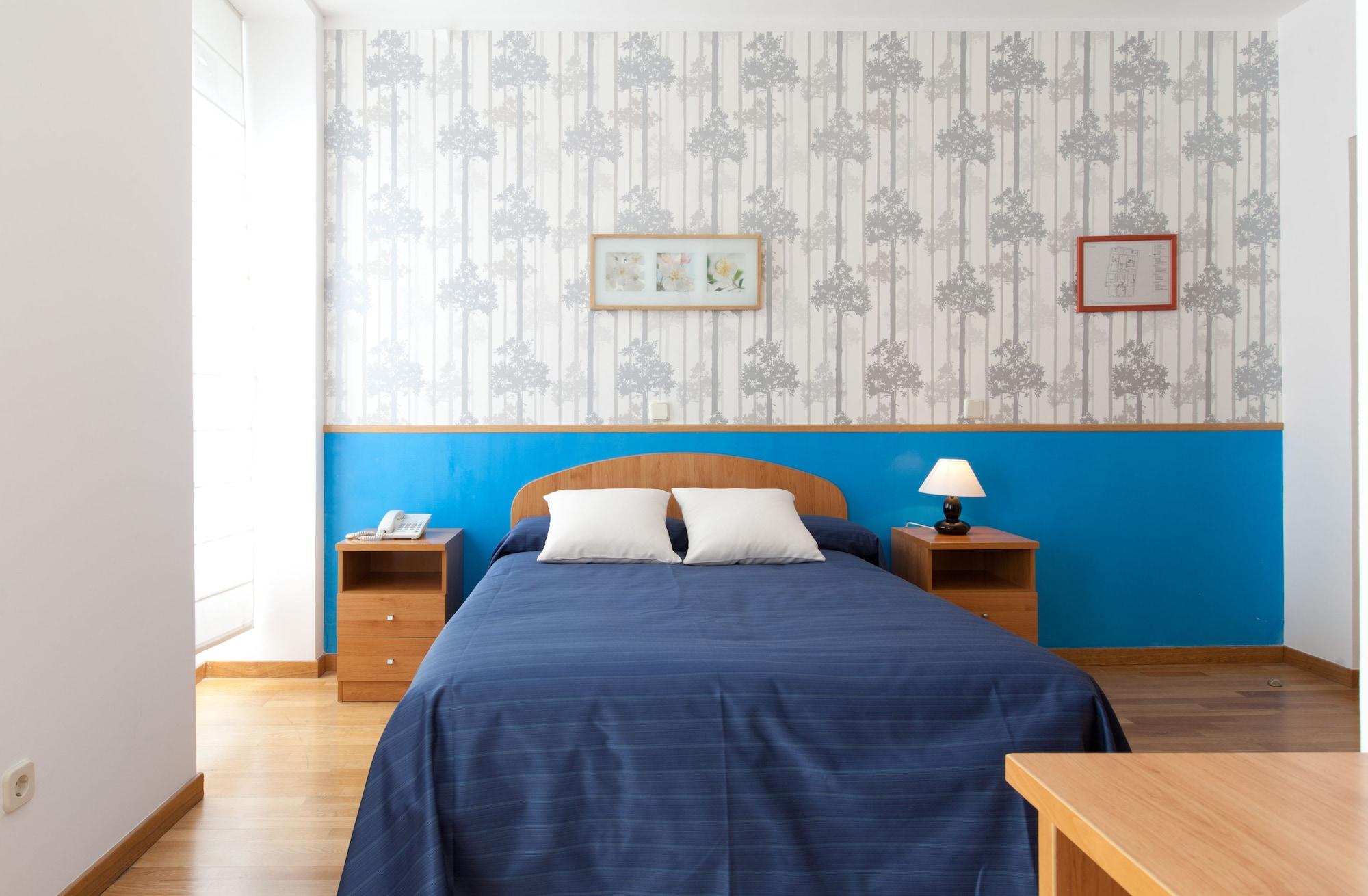 Hostal Montaloya Мадрид Екстериор снимка
