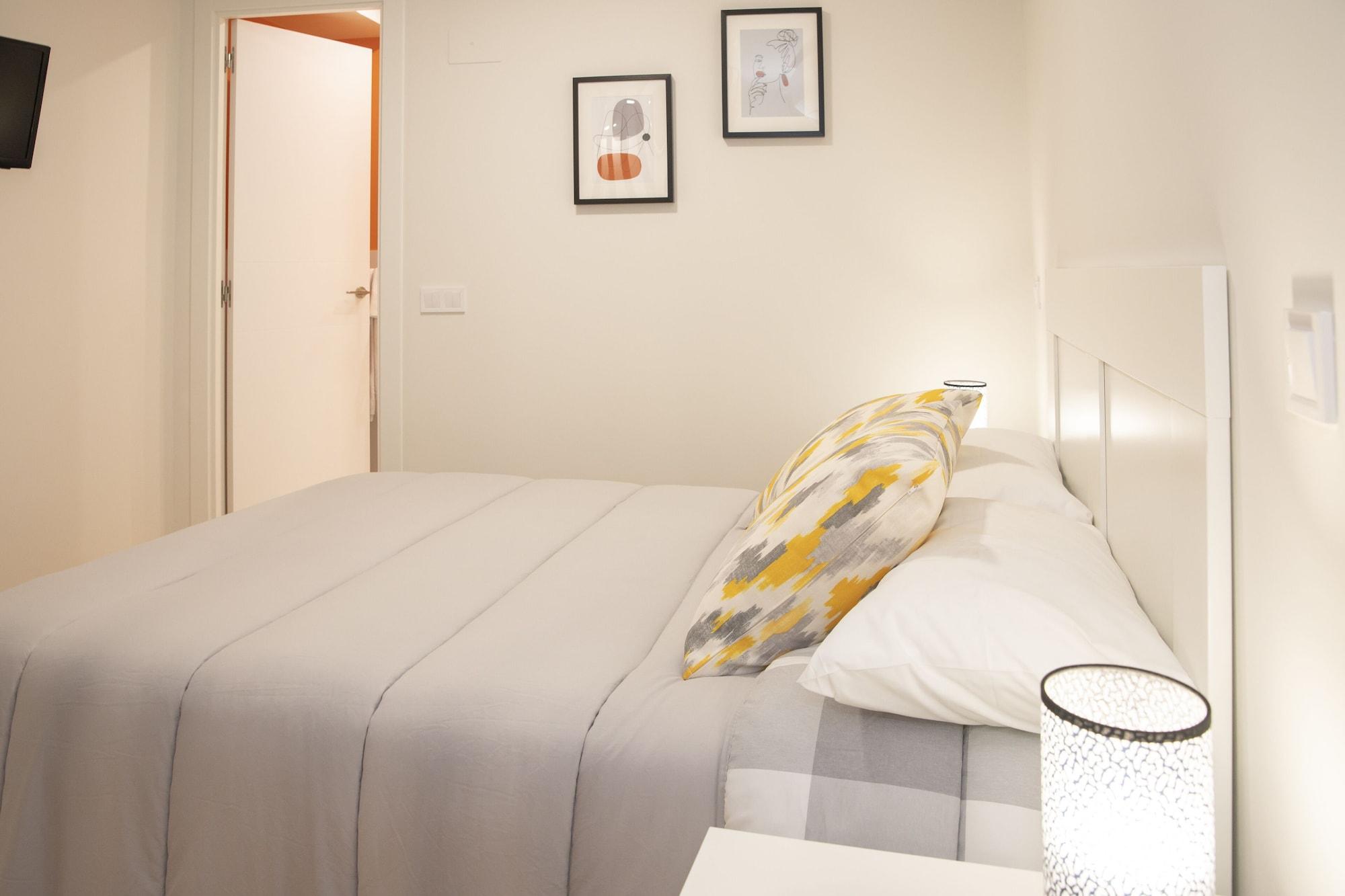 Hostal Montaloya Мадрид Екстериор снимка