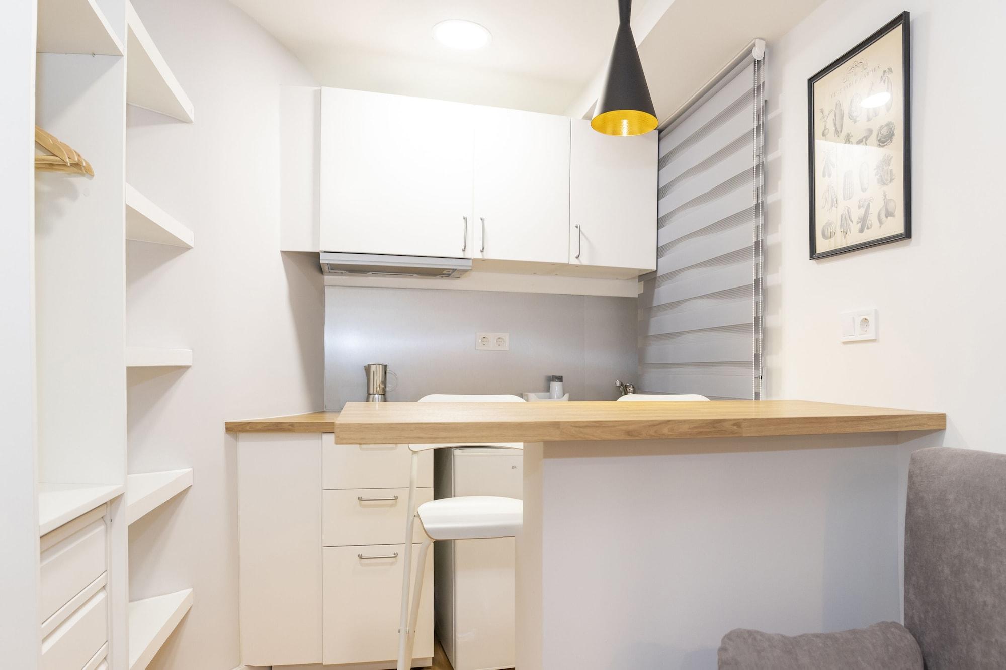 Hostal Montaloya Мадрид Екстериор снимка
