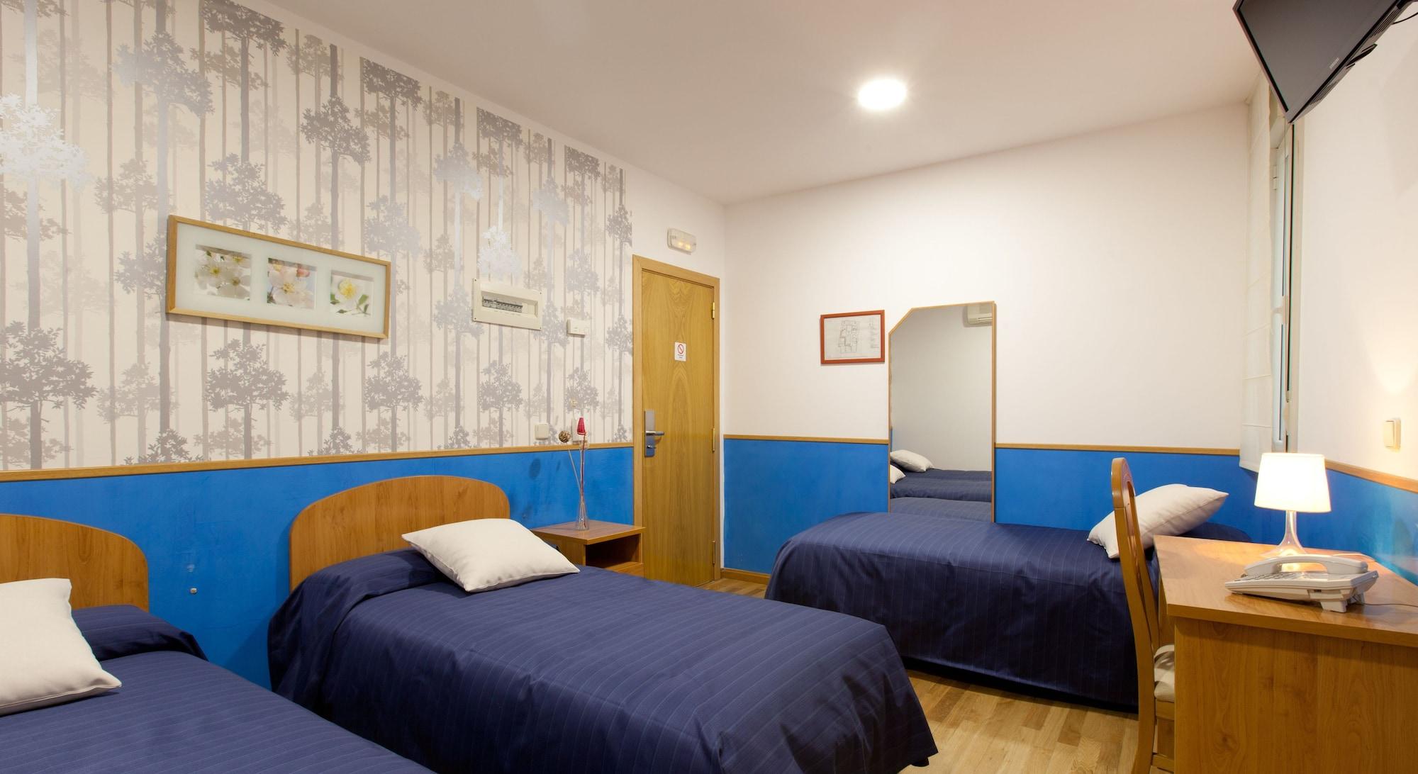 Hostal Montaloya Мадрид Екстериор снимка