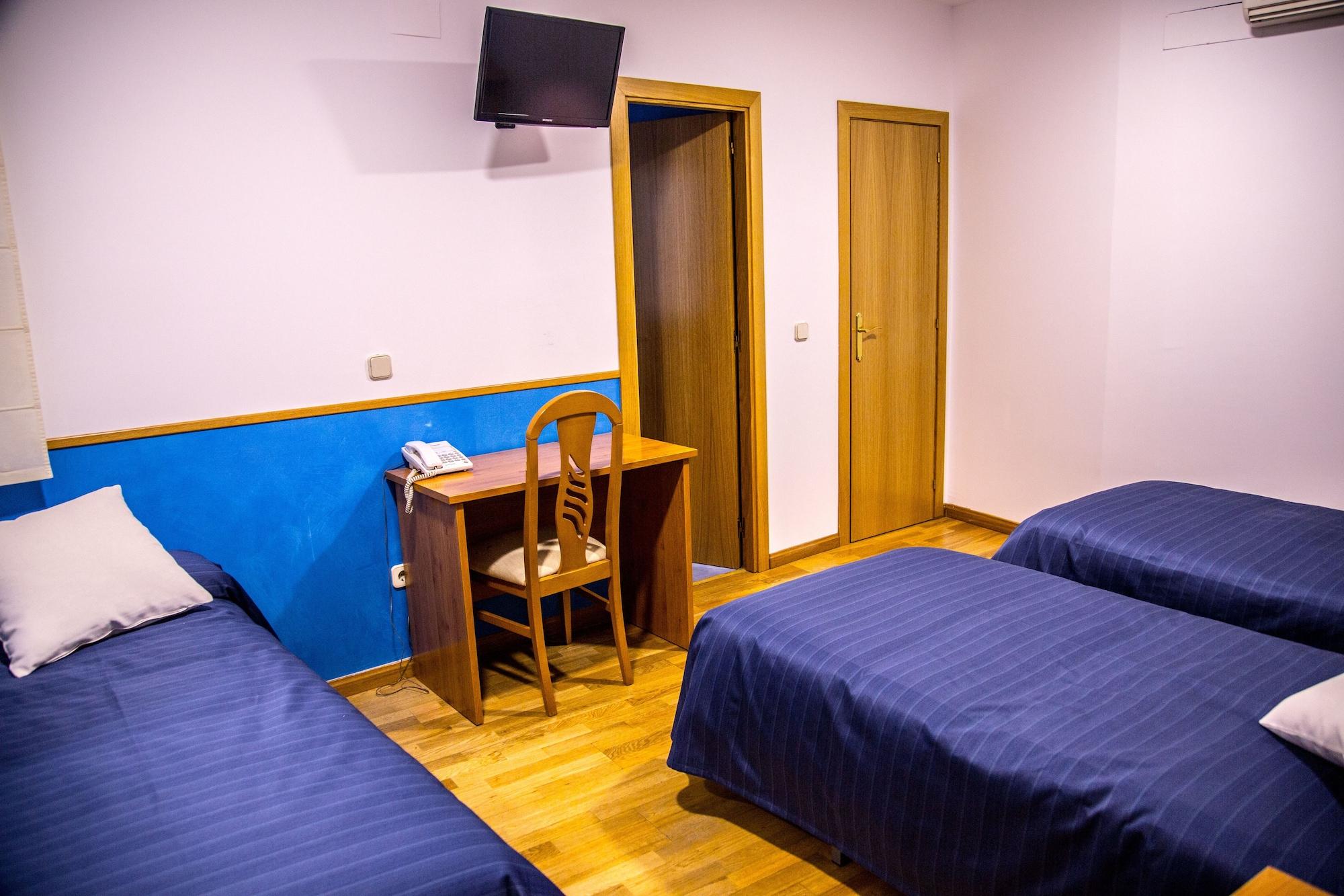 Hostal Montaloya Мадрид Екстериор снимка