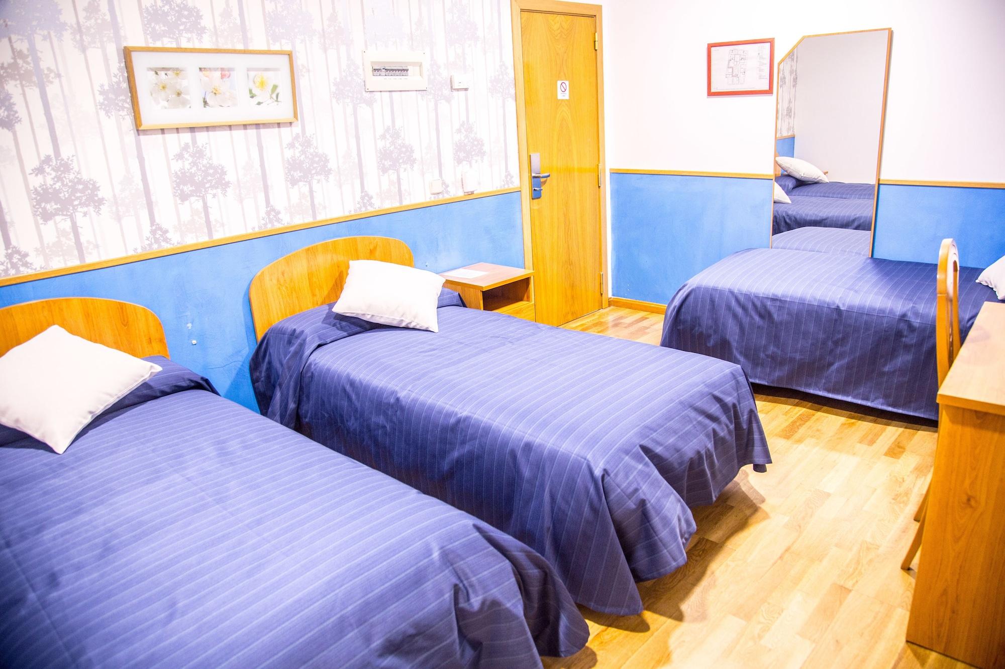 Hostal Montaloya Мадрид Екстериор снимка