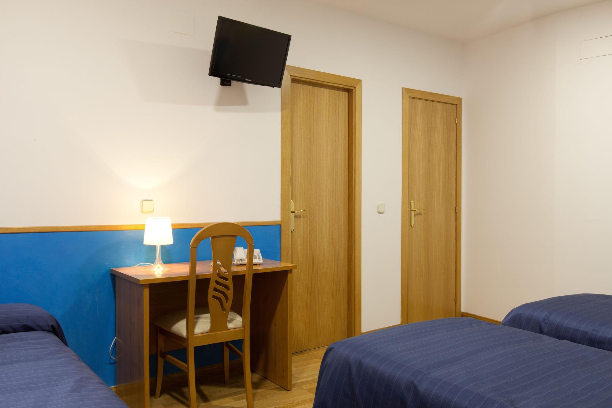 Hostal Montaloya Мадрид Екстериор снимка