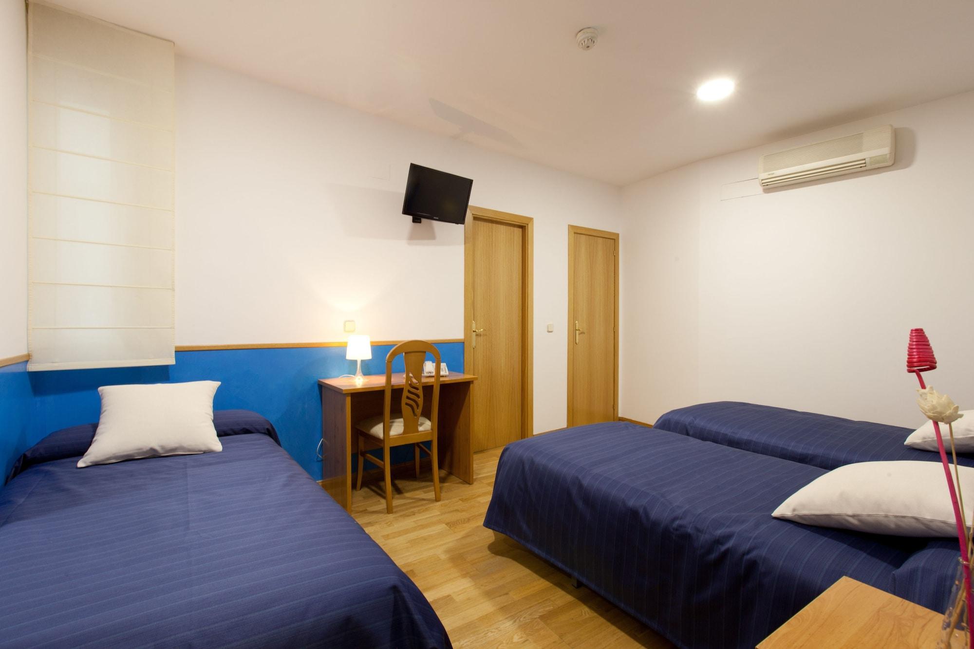 Hostal Montaloya Мадрид Екстериор снимка