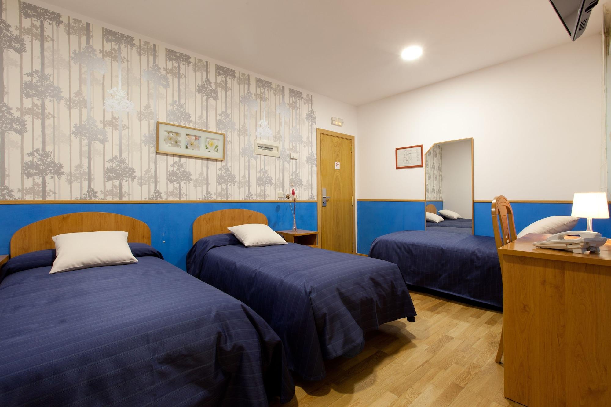 Hostal Montaloya Мадрид Екстериор снимка