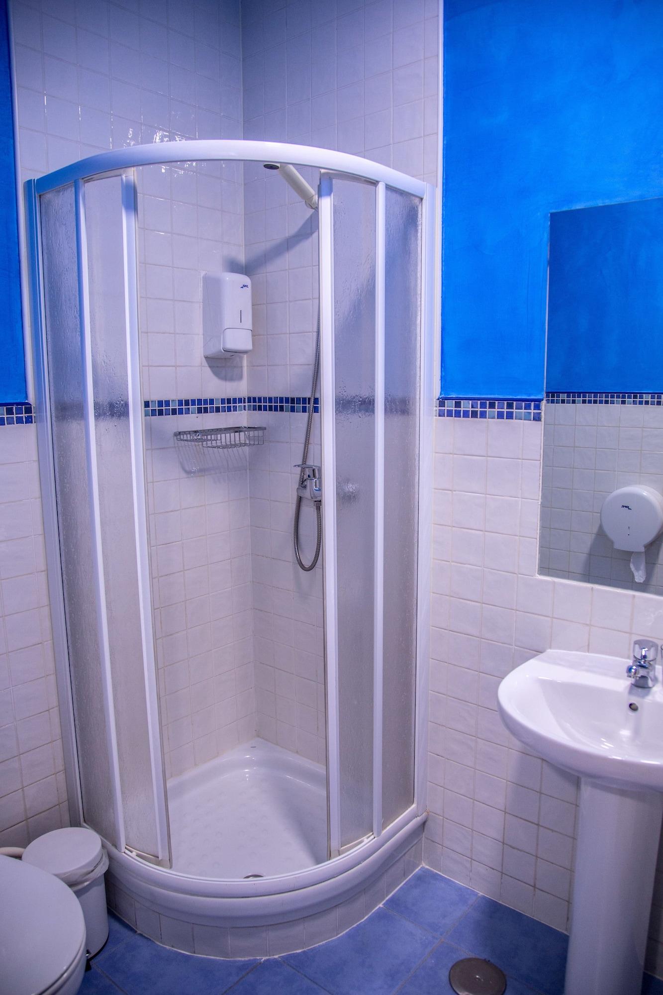 Hostal Montaloya Мадрид Екстериор снимка