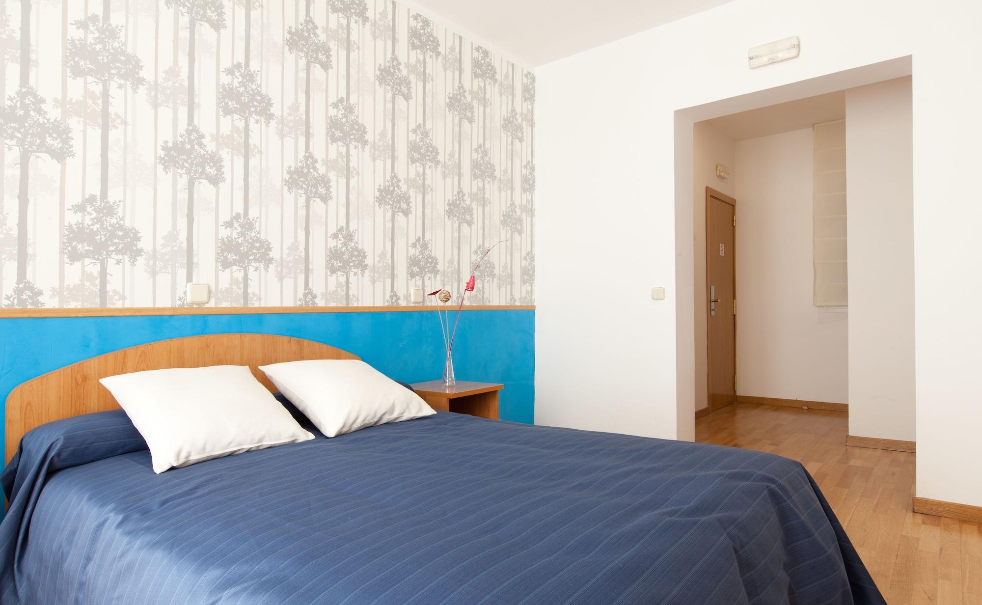 Hostal Montaloya Мадрид Екстериор снимка