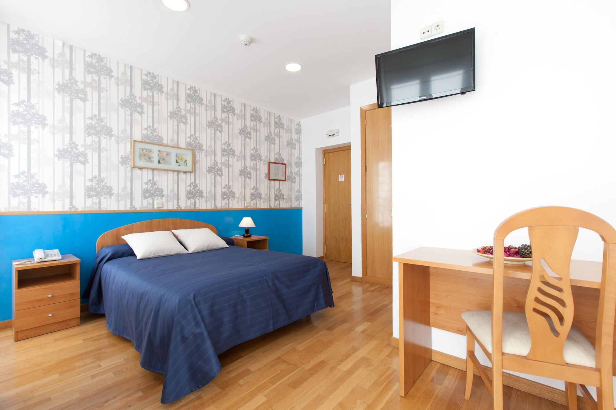 Hostal Montaloya Мадрид Екстериор снимка