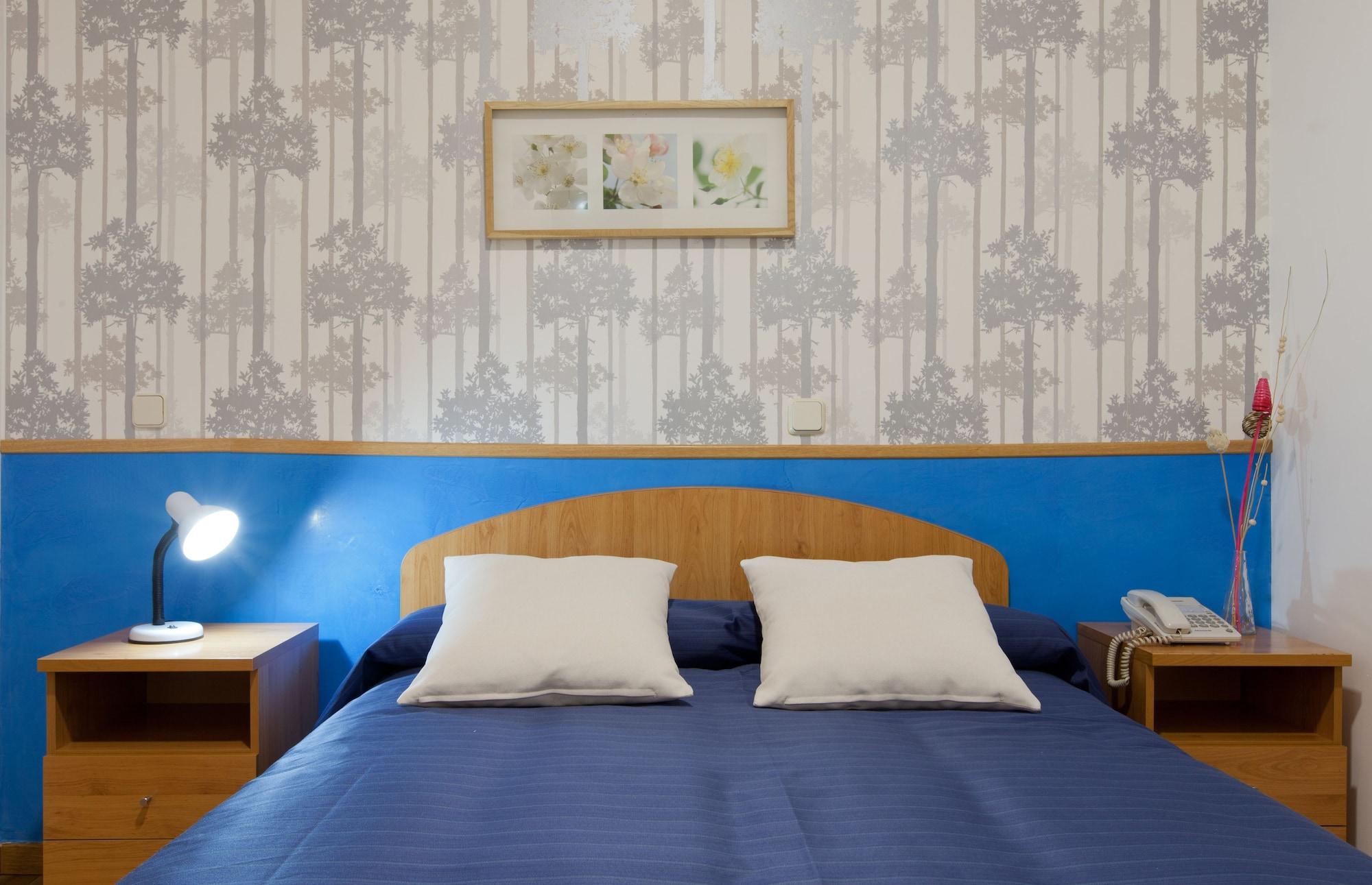 Hostal Montaloya Мадрид Екстериор снимка
